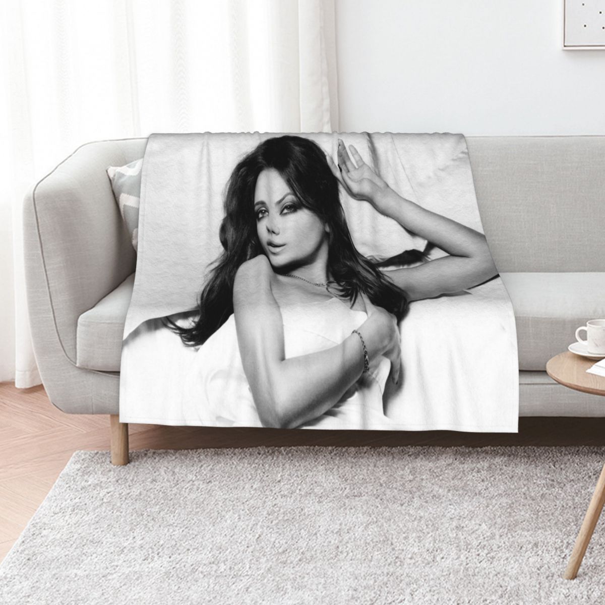 hot mila Throw Blanket cosplay - Anime Cosplay Idea recensie en prijs